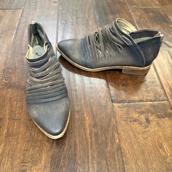 Free People Shoes - Free People Lost Valley Ankle Boot Distressed Grey size 36 Boho Fall Indie